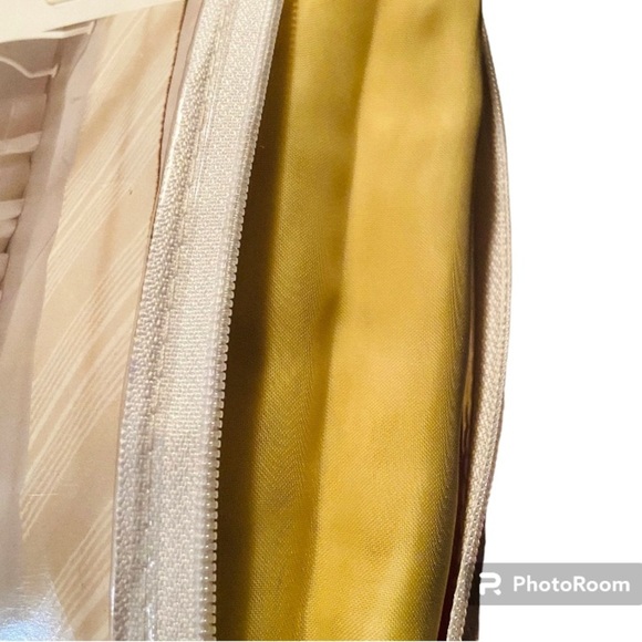 Martha Stewart Window Voile Scarf Valance 60” x 144” (152 cm x 366 cm) in Yellow - Picture 3 of 3